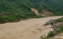 Tích cực tìm kiếm bé 5 tuổi bị lũ cuốn trôi ở Điện Biên