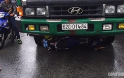 Ô tô nghi chở hàng lậu húc văng xe quản lý thị trường ở Long An