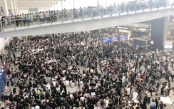 Hàng trăm chuyến bay bị huỷ bỏ vì biểu tình tại Hong Kong, London