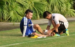 Cầu thủ này tập tễnh rời sân, HLV Park lòng như "lửa đốt"