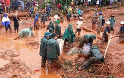 Video: Thắt lòng cảnh tìm kiếm 3 người trong một gia đình bị vùi lấp