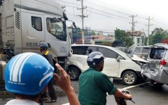 Xe container tông liên hoàn 5 ô tô ở Bình Dương