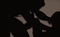 Mới sinh con một tuần, người phụ nữ đã bị “yêu râu xanh" xâm hại