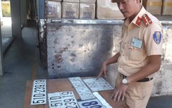 Phát hiện ô tô tải dùng nhiều biển số giả, chở hàng “lậu”