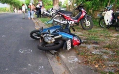 Tông thẳng vào trụ điện chiếu sáng, người đàn ông tử vong tại chỗ