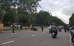 CSGT bắt người vi phạm tốc độ, cả hai cùng nhập viện sau cú ngã