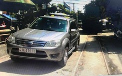 Nữ tài xế đỗ ô tô giữa đường sắt rồi... về nhà ngủ