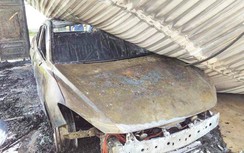 "Bà hỏa" ghé thăm gara, xe ô tô bị thiêu trụi hoàn toàn