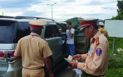 CSGT Đà Nẵng lập chốt TTKS lưu động, liên tiếp bắt xe "trá hình"