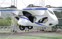 Thử nghiệm ô tô bay trong lồng sắt