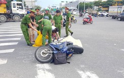 Con khóc ngất bên thi thể người cha tử vong dưới bánh xe ben
