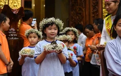 Người Sài Gòn tới chùa mùa Vu Lan báo hiếu