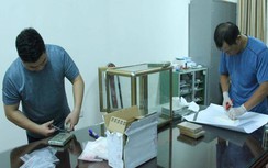 Kiểm tra xe máy dừng bên đường, thu giữ 7 bánh heroin