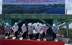 Hợp long cầu Vàm Sát 2 ở Cần Giờ