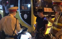 Từ phản ánh qua facebook, CSGT chặn bắt xe khách 29 chỗ nhồi 45 người