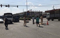 Va chạm với xe tải, người đàn ông chết thảm giữa ngã tư