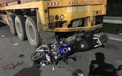 Tông đuôi xe container đỗ bên đường, người đàn ông tử vong tại chỗ