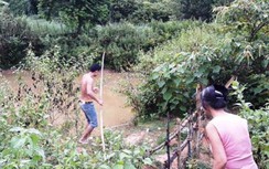 Ra vườn hái ổi, hai anh em ruột trượt chân đuối nước thương tâm