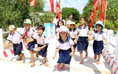 Video: Niềm vui ngày khánh thành cầu 30/4 ở Long An