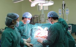 5 giờ đấu trí cắt khối u gan khủng chiếm gần hết ổ bụng