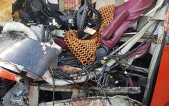 Video: Cận cảnh 2 xe khách nát tươm sau tai nạn ở Khánh Hòa