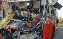 2 xe khách tông nhau, 1 người chết, 40 người bị thương