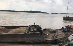 "Cát tặc" dùng dao, kiếm uy hiếp lực lượng biên phòng