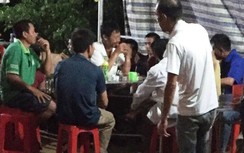 Vụ xe khách đâm đuôi xe tải ở Hòa Bình: Mẹ đau đớn gào khóc gọi tên con gái