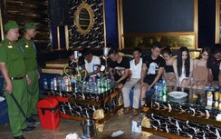 Bắt quả tang 20 "nam thanh nữ tú" dùng ma túy trong quán karaoke