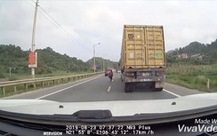 Video: Một mình "cân" cả tuyến đường, cô gái khiến nhiều tài xế xanh mặt