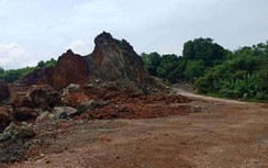 Vụ dân vây nhóm đi ô tô phá cổng làng ở Thanh Hóa: Từ mỏ đất gây ô nhiễm