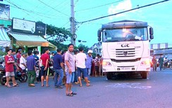 Va chạm với ô tô tải, người phụ nữ chết thảm dưới bánh xe
