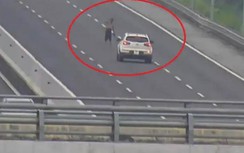 Người đàn ông bất ngờ lao ra chặn ô tô trên cao tốc Hà Nội - Hải Phòng