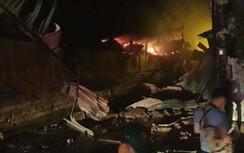 Cháy Công ty Rạng Đông: Nhà xưởng có nguy cơ sập, cố gắng ngăn cháy lan