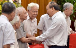 Thủ tướng xúc động lắng nghe những câu chuyện về Bác