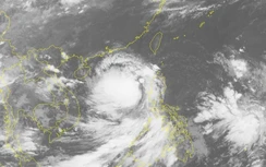 Bão số 4 mạnh thêm, giật cấp 12 khi vào vịnh Bắc Bộ