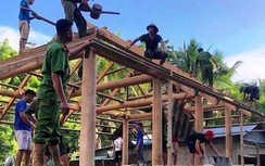Di dời khẩn cấp hàng chục hộ dân miền núi đến nơi an toàn