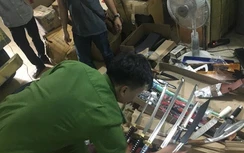 Bắt giữ ô tô đầu kéo "chuyển phát nhanh" đao kiếm, hàng hóa nhập lậu