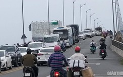 Trạm thu phí cầu Rạch Miễu ùn tắc nghiêm trọng, xả trạm 2 lần
