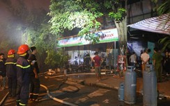 Hà Nội: Nhà xưởng khu công nghiệp cháy lớn, một ôtô bán tải bị thiêu rụi