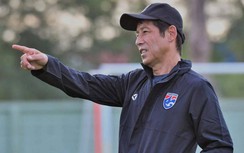 HLV Thái Lan có hành động cực lạ trước trận gặp Việt Nam