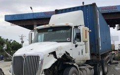 Tài xế xe container ngủ gật tông nát cabin trạm thu phí cao tốc Tiền Giang