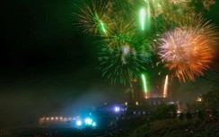 Fansipan đẹp lạ lùng với lung linh pháo hoa và những màn diễu hành đua ngựa