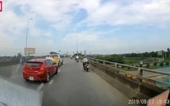 Video: Ô tô 4 chỗ bỏ chạy, bất chấp xe CSGT chặn đầu