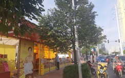 Tràn lan quầy bánh trung thu "chiếm" vỉa hè của người đi bộ