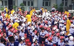Gần 30 nghìn mũ bảo hiểm trao cho học sinh tiểu học ngày khai giảng