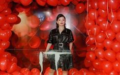 Chi Pu diện "cây đen" đi xem phim kinh dị giữa lúc Cường Seven có tình mới