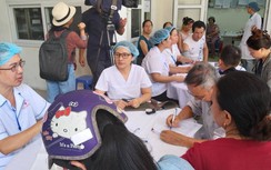 Thấy biểu hiện lạ, hàng trăm cư dân Hạ Đình đổ xô đi thăm khám miễn phí