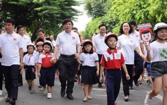 Hàng nghìn người đi bộ kêu gọi “Đội mũ bảo hiểm cho trẻ em"