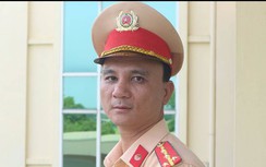 Tài xế mang súng và ma túy muốn “bồi dưỡng” CSGT